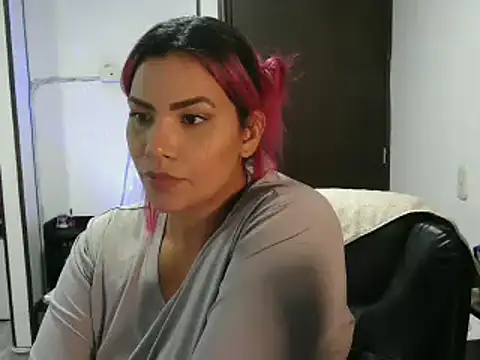 Snapshot of CarolinaRincon chatting on 03-01-25, 10:21 CarolinaRincon online show from 03-01-25, 10:21