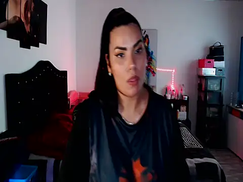 Snapshot of CarolinaRincon chatting on 10-14-25, 12:00 CarolinaRincon online show from 10-14-25, 12:00