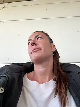 Snapshot of eveangelll chatting on 12-18-24, 11:45 eveangelll online show from 12-18-24, 11:45