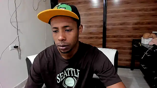 AlejoKhalifa  online show from 02-04-25, 01:56