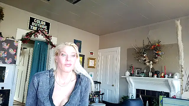 Glamazonx online show from 12-15-25, 04:22