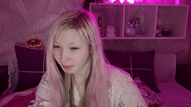 MeowkaKitty online show from 04-18-26, 01:42