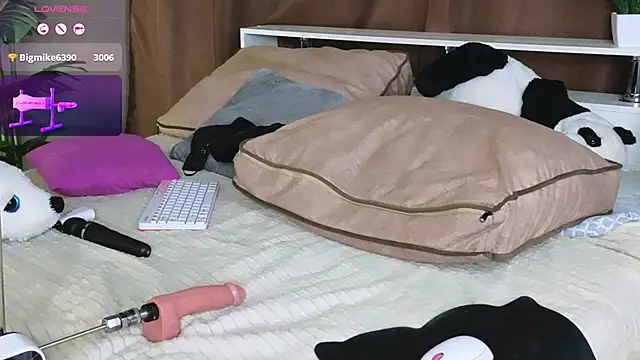 Britney Lynch online show from 02-27-25, 03:25