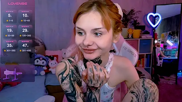 Britney Lynch online show from 09-21-25, 01:02