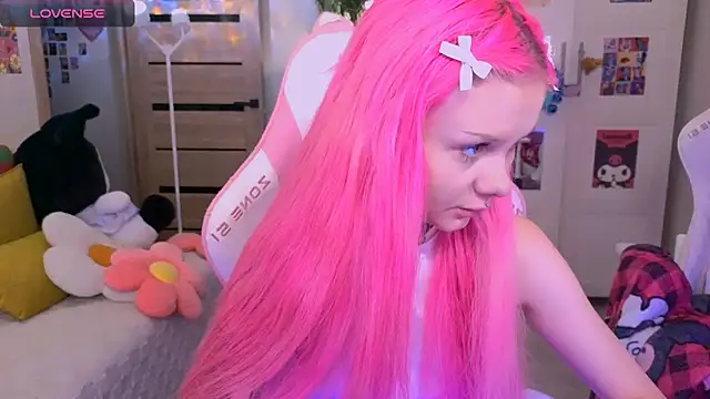 Britney Lynch online show from 10-26-25, 12:44