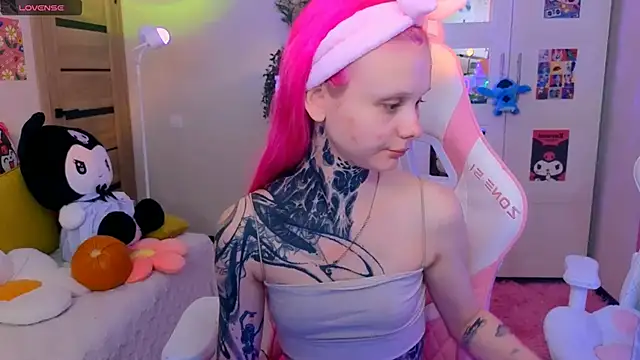 Britney Lynch online show from 10-28-25, 03:25