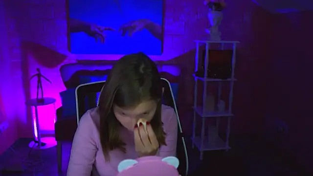 Snapshot of EllaHorton chatting on 11-10-25, 08:35 EllaHorton online show from 11-10-25, 08:35