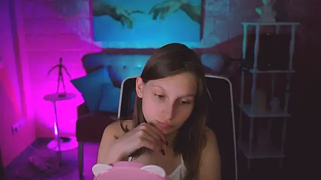 Snapshot of EllaHorton chatting on 11-19-25, 06:19 EllaHorton online show from 11-19-25, 06:19