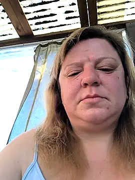 Snapshot of jusichka chatting on 05-05-26, 05:15 jusichka online show from 05-05-26, 05:15