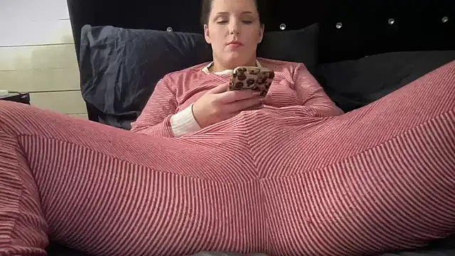 Snapshot of sexylilly69 chatting on 02-28-25, 05:48 sexylilly69 online show from 02-28-25, 05:48