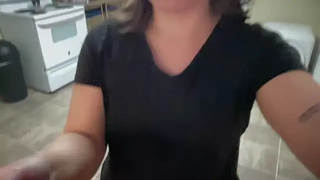 Snapshot of sexylilly69 chatting on 03-04-25, 10:38 sexylilly69 online show from 03-04-25, 10:38