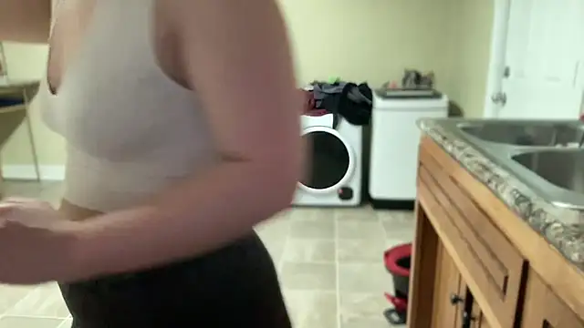 Snapshot of sexylilly69 chatting on 03-19-25, 01:10 sexylilly69 online show from 03-19-25, 01:10