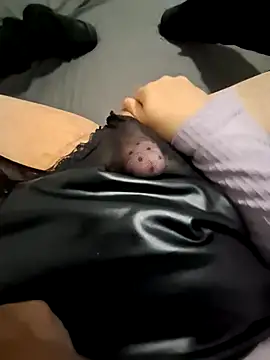 Snapshot of aprilexx chatting on 11-30-25, 02:59 aprilexx online show from 11-30-25, 02:59