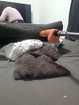 Snapshot of aprilexx chatting on 12-20-25, 02:57 aprilexx online show from 12-20-25, 02:57