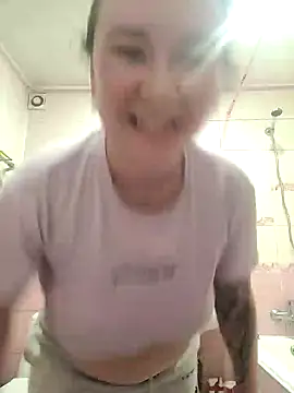 Snapshot of AlexaLexie chatting on 12-21-24, 03:20 AlexaLexie online show from 12-21-24, 03:20