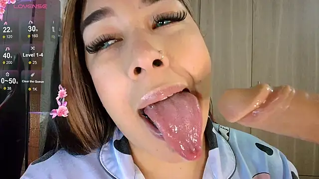Snapshot of leahtemptation3 chatting on 06-19-26, 11:52 leahtemptation3 online show from 06-19-26, 11:52