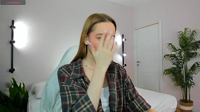 Sweett Monica online show from 03-19-26, 12:58