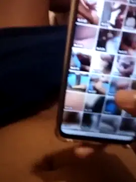 Snapshot of karolgree chatting on 02-04-25, 01:34 karolgree online show from 02-04-25, 01:34