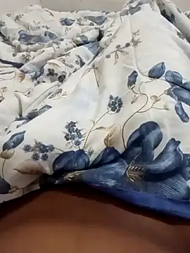 Snapshot of karolgree chatting on 10-10-25, 02:10 karolgree online show from 10-10-25, 02:10