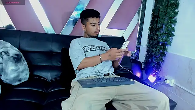 Snapshot of JuanCamiilo_66 chatting on 02-16-26, 02:02 JuanCamiilo 66 online show from 02-16-26, 02:02