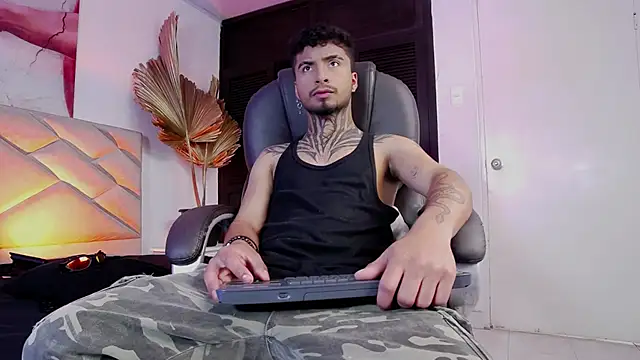 Snapshot of JuanCamiilo_66 chatting on 02-19-26, 04:14 JuanCamiilo 66 online show from 02-19-26, 04:14