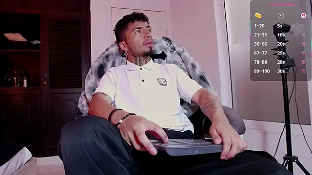 Snapshot of JuanCamiilo_66 chatting on 02-20-26, 12:38 JuanCamiilo 66 online show from 02-20-26, 12:38