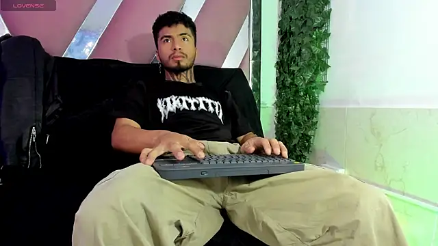 Snapshot of JuanCamiilo_66 chatting on 03-03-26, 01:06 JuanCamiilo 66 online show from 03-03-26, 01:06