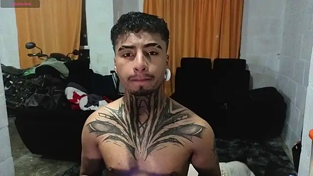 Snapshot of JuanCamiilo_66 chatting on 05-10-26, 02:39 JuanCamiilo 66 online show from 05-10-26, 02:39