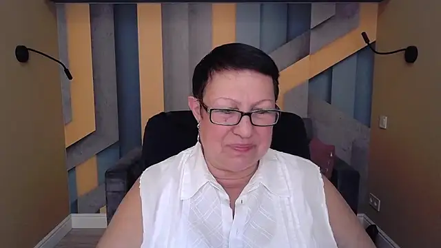 Snapshot of BarbaraTurners chatting on 10-10-25, 06:29 BarbaraTurners online show from 10-10-25, 06:29