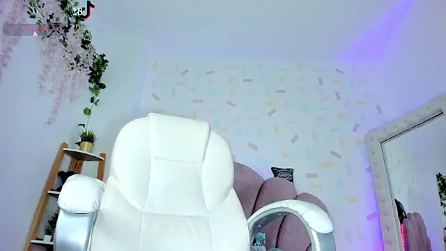 evelyn evans 1 online show from 02-20-25, 02:35