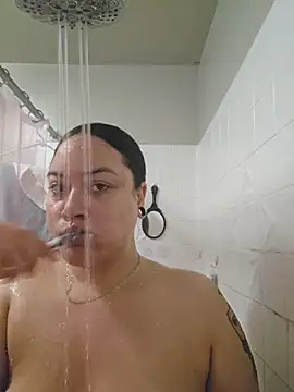 Snapshot of honeeyyy_pot chatting on 12-18-25, 06:41 honeeyyy pot online show from 12-18-25, 06:41