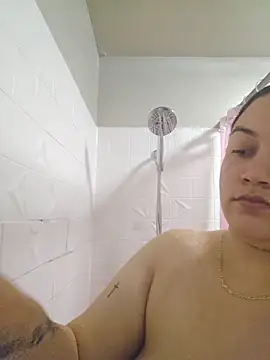 Snapshot of honeeyyy_pot chatting on 12-20-25, 05:14 honeeyyy pot online show from 12-20-25, 05:14