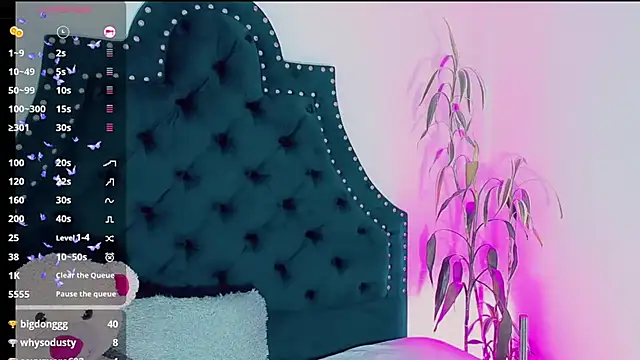 Emmaa Saenz  online show from 02-25-25, 03:09