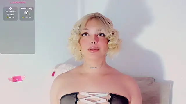 Emmaa Saenz  online show from 07-21-26, 10:56