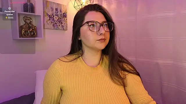 Roxxanne Bail online show from 11-21-25, 01:37