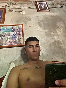 Snapshot of santi_latino chatting on 03-16-25, 05:17 santi latino online show from 03-16-25, 05:17
