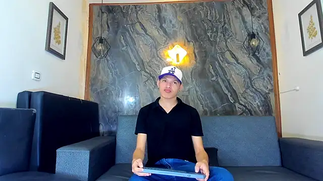 liam genner  online show from 02-21-25, 07:54