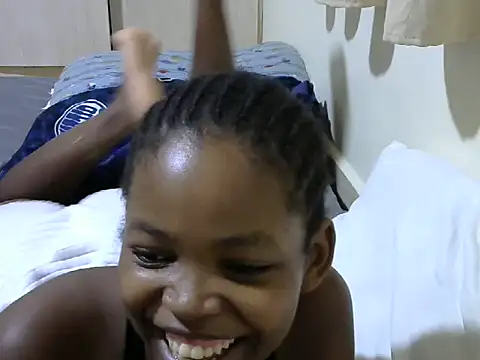 Snapshot of queen-sasha chatting on 02-21-25, 01:00 queen-sasha online show from 02-21-25, 01:00