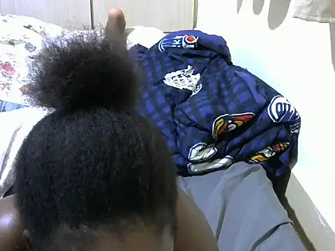 Snapshot of queen-sasha chatting on 02-28-25, 02:42 queen-sasha online show from 02-28-25, 02:42
