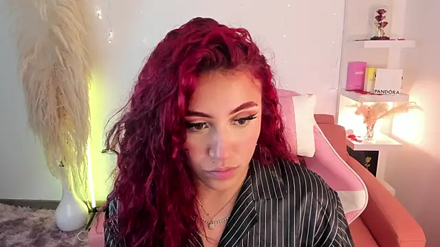 Snapshot of veronicaxx69 chatting on 04-28-26, 03:11 veronicaxx69 online show from 04-28-26, 03:11