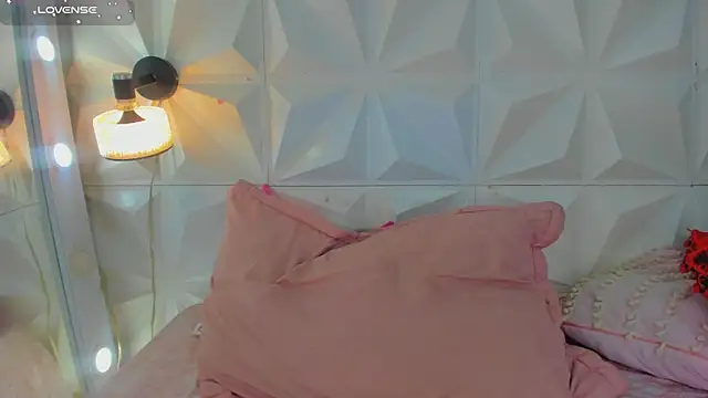 Snapshot of cute_latinaxxx chatting on 06-02-26, 01:40 cute latinaxxx online show from 06-02-26, 01:40