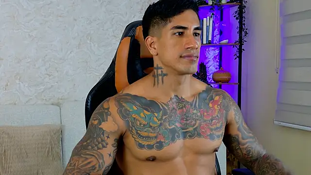 Snapshot of AdanReilly chatting on 03-16-25, 12:01 AdanReilly online show from 03-16-25, 12:01