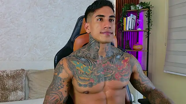 Snapshot of AdanReilly chatting on 09-30-25, 12:15 AdanReilly online show from 09-30-25, 12:15