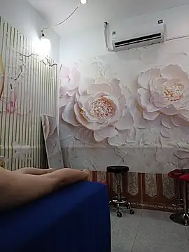 Snapshot of zizi_public chatting on 05-19-26, 01:56 zizi public online show from 05-19-26, 01:56