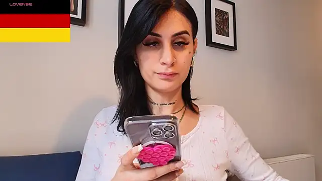 Snapshot of goddess_dollxxx chatting on 10-09-25, 01:53 goddess dollxxx online show from 10-09-25, 01:53