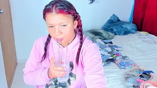 Emily Coper18 online show from 09-28-25, 06:19