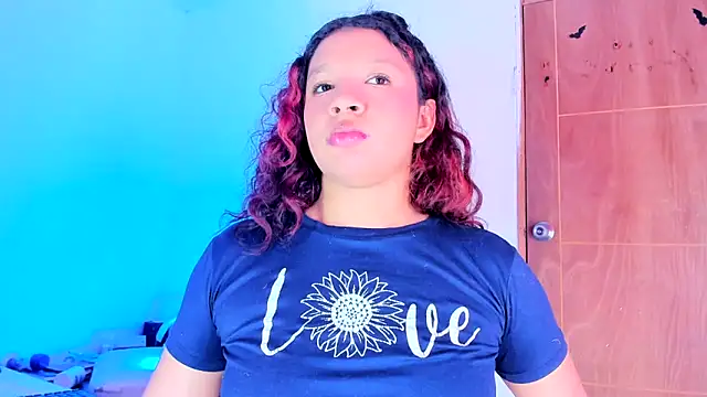 Emily Coper18 online show from 04-19-26, 06:10