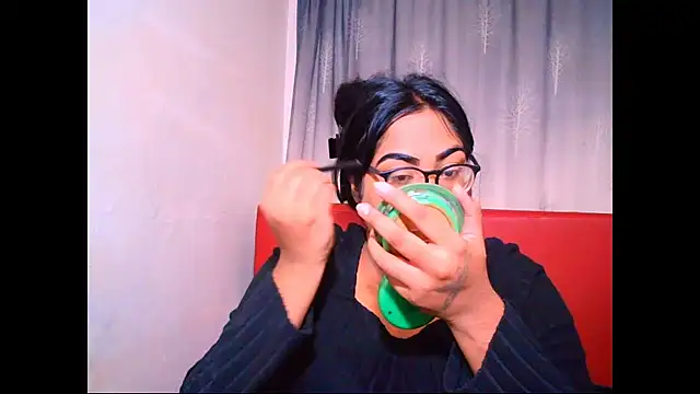 Snapshot of Indian_Lola00 chatting on 09-23-25, 04:54 Indian Lola00 online show from 09-23-25, 04:54