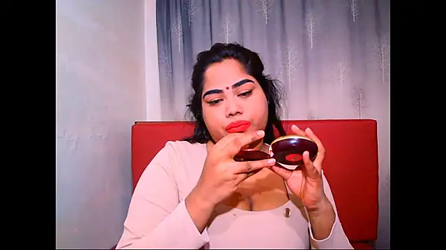 Snapshot of Indian_Lola00 chatting on 10-26-25, 06:19 Indian Lola00 online show from 10-26-25, 06:19