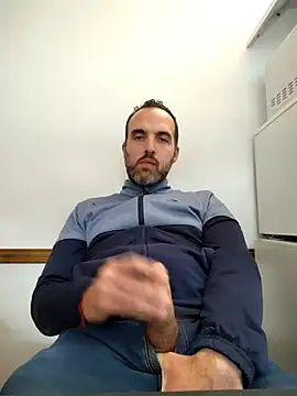 leon3875 online show from 10-28-25, 03:25